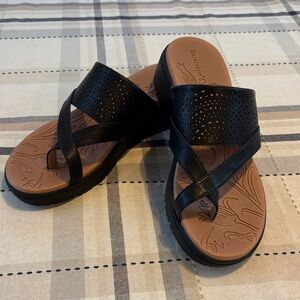 NWOT Women’s Black BareTraps Brett Sandal size 7